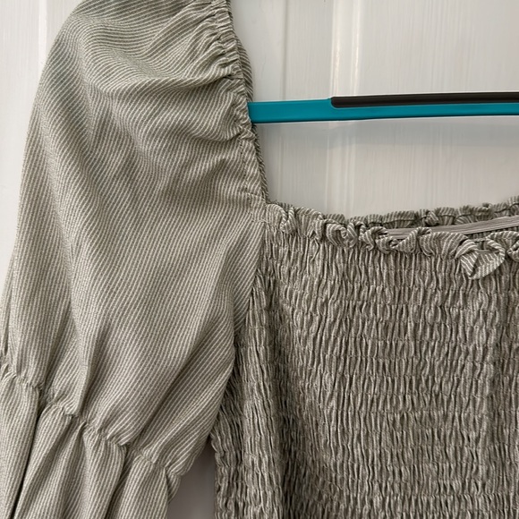 Balloon sleeve top - Picture 3 of 3